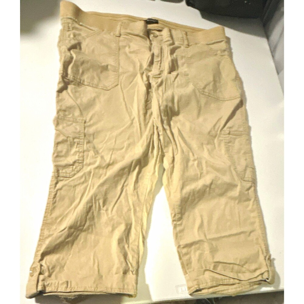 Lee Women’s Beige Cargo Capri Pants: Relaxed Fit Mid Rise Pockets: Size-18